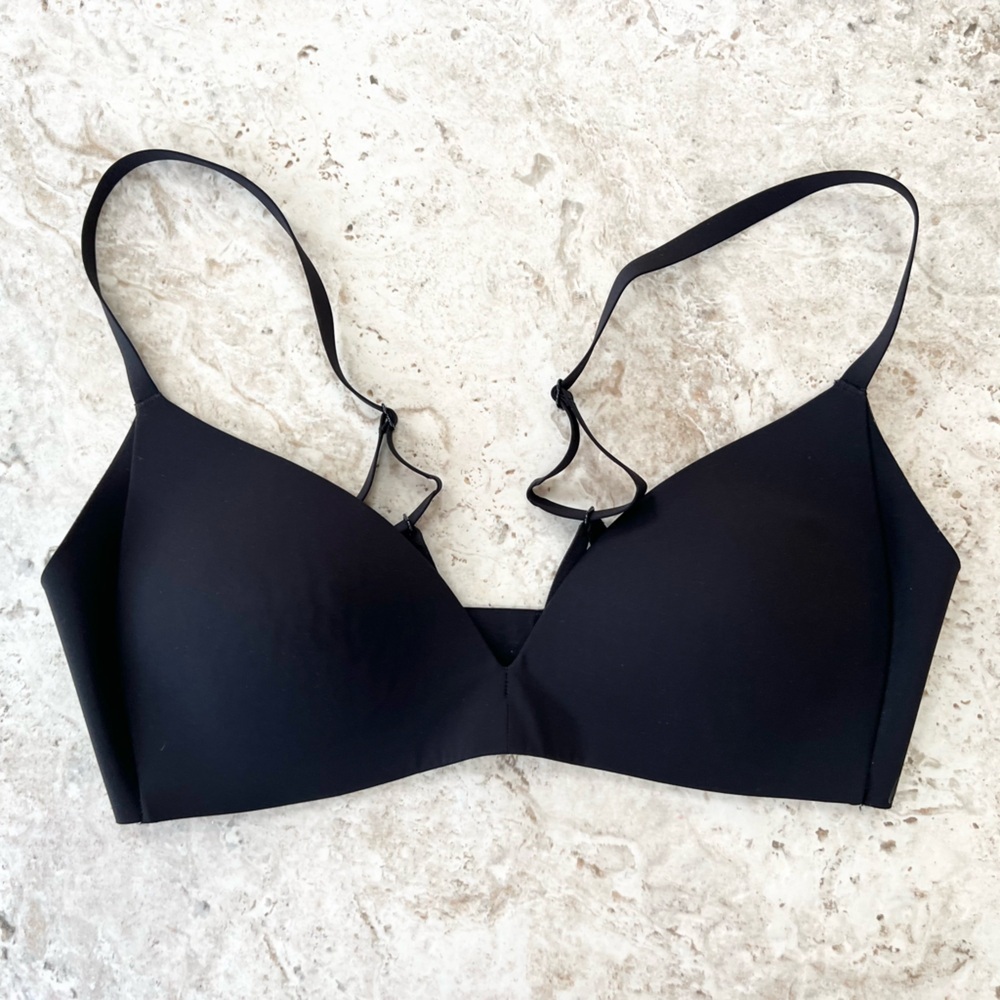 Lululemon Take Shape Uplift No Underwire Lightweight Bra in Black, size B34